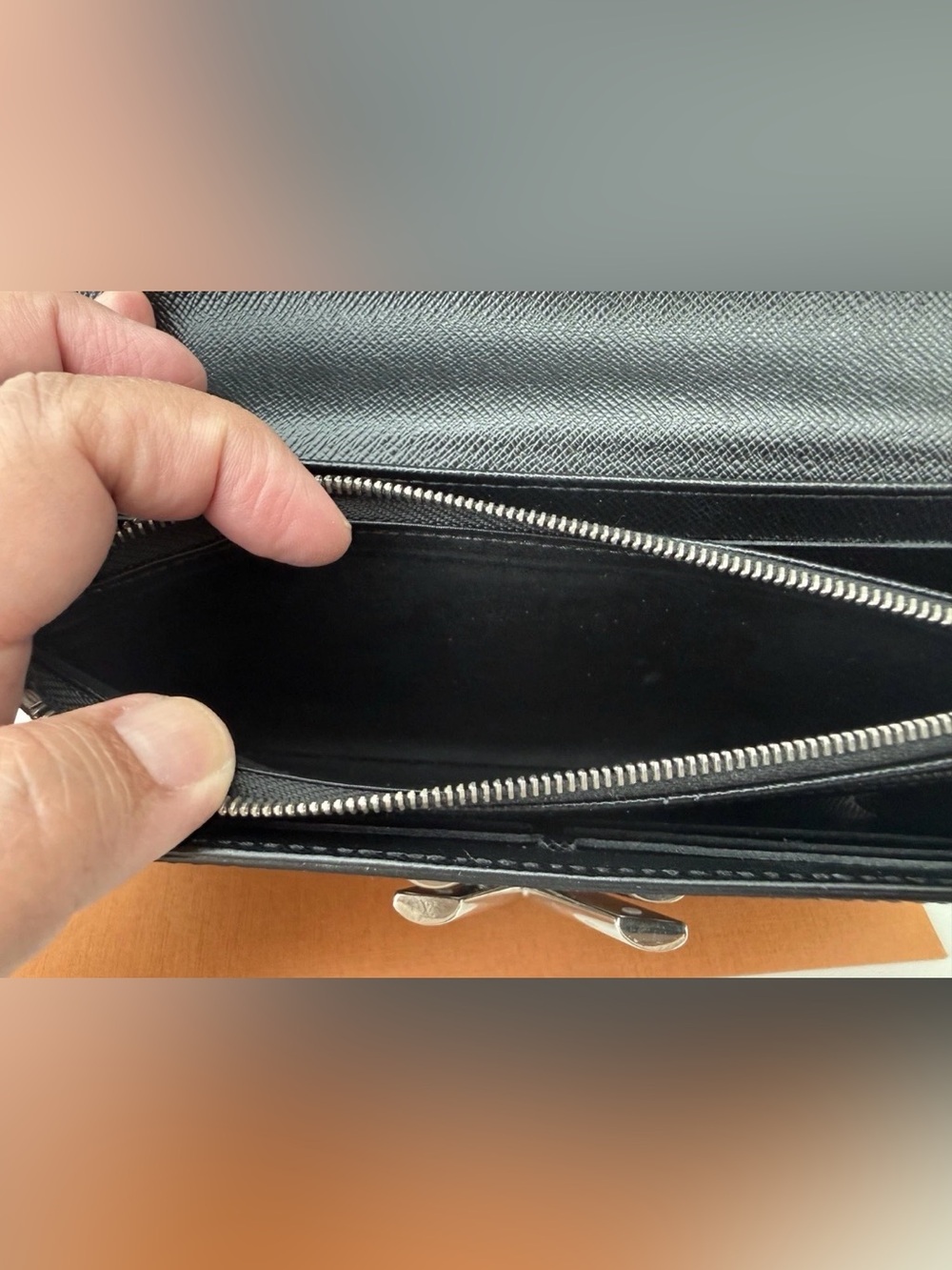 Louis Vuitton Black Electric Epi Twist Wallet LV Dust-bag - Picture 5 of 14